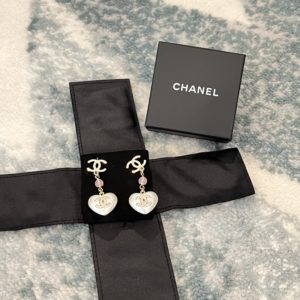Chanel Rare 21B Gold Heart Pearly Earrings – The House Of Great Deals