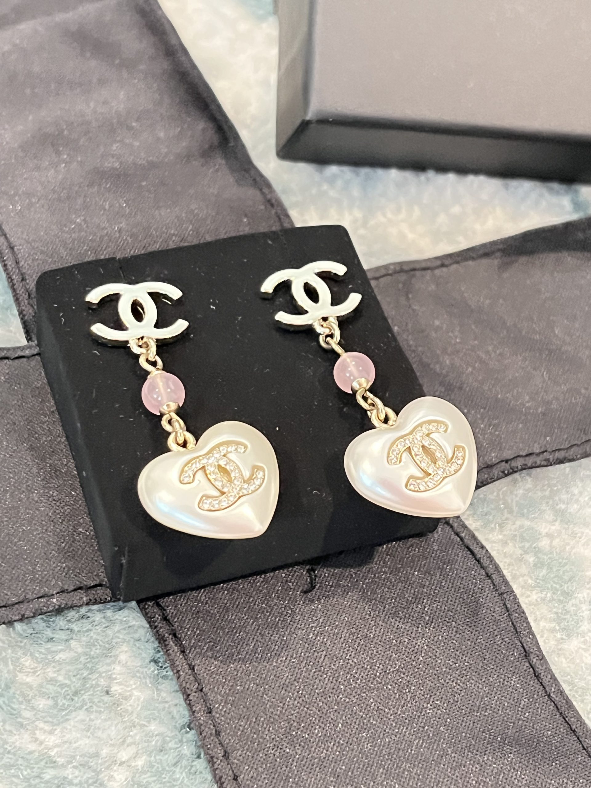Chanel Rare 21B Gold Heart Pearly Earrings – The House Of Great Deals
