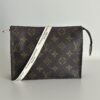 Louis Vuitto Toiletry 19 Monogram