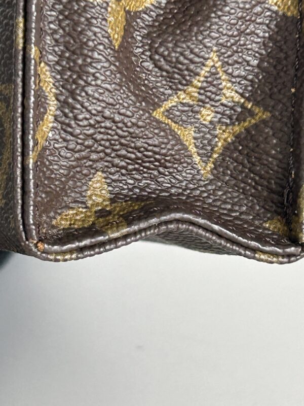 Louis Vuitto Toiletry 19 Monogram - Image 7