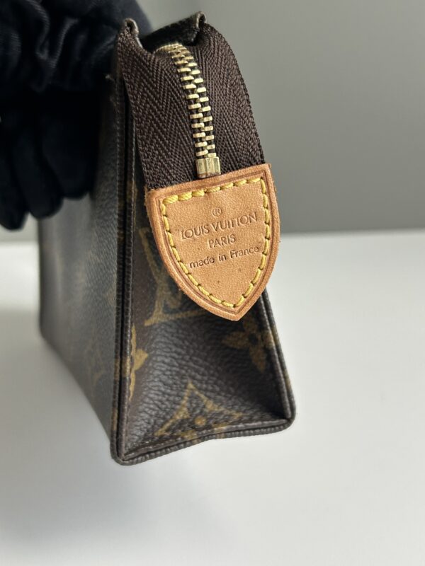 Louis Vuitton Toiletry 15 Pouch Monogram - Image 3
