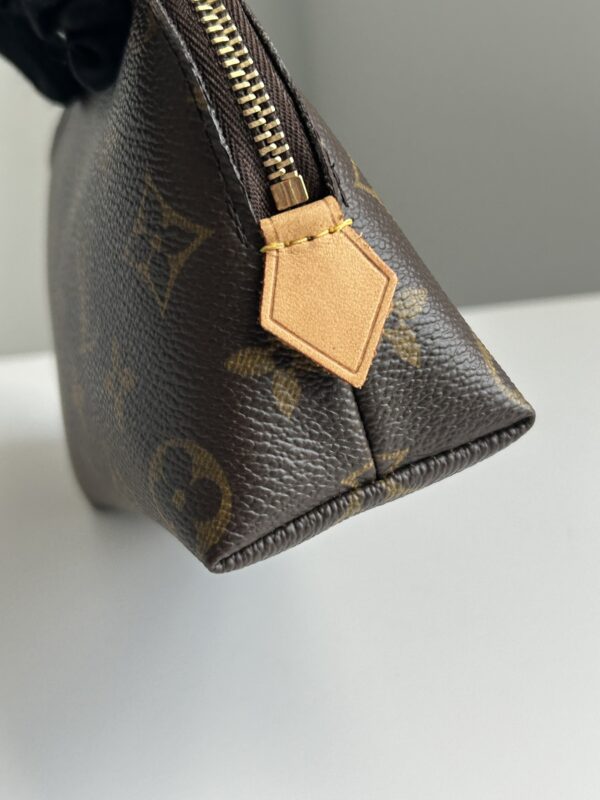 Louis Vuitton Cosmetic Pouch Monogram PM - Image 3