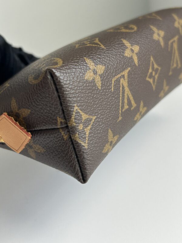 Louis Vuitton Cosmetic Pouch Monogram PM - Image 7