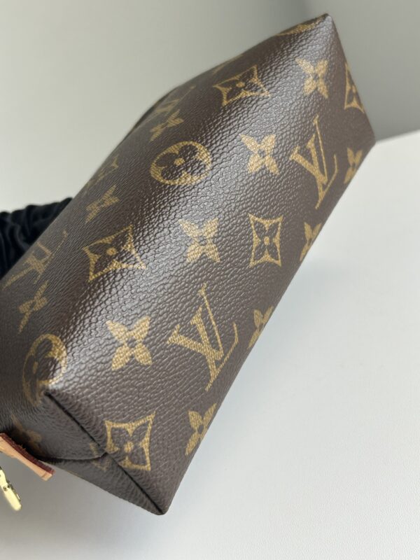 Louis Vuitton Cosmetic Pouch Monogram PM - Image 5