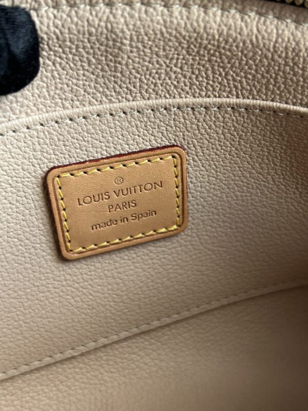 Louis Vuitton Cosmetic Pouch Monogram PM - Image 10