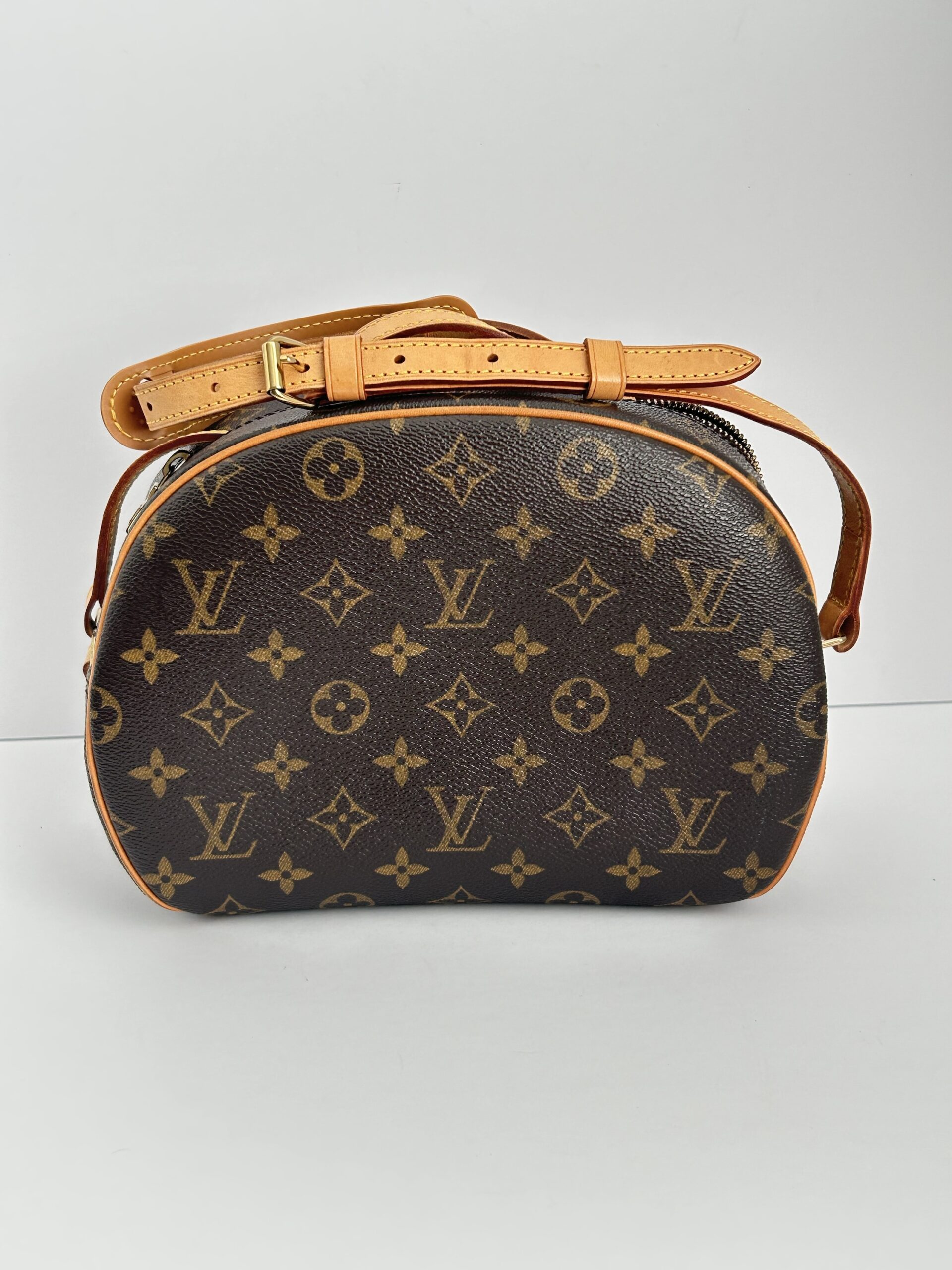 Louis Vuitton Blois Monogram - Image 2