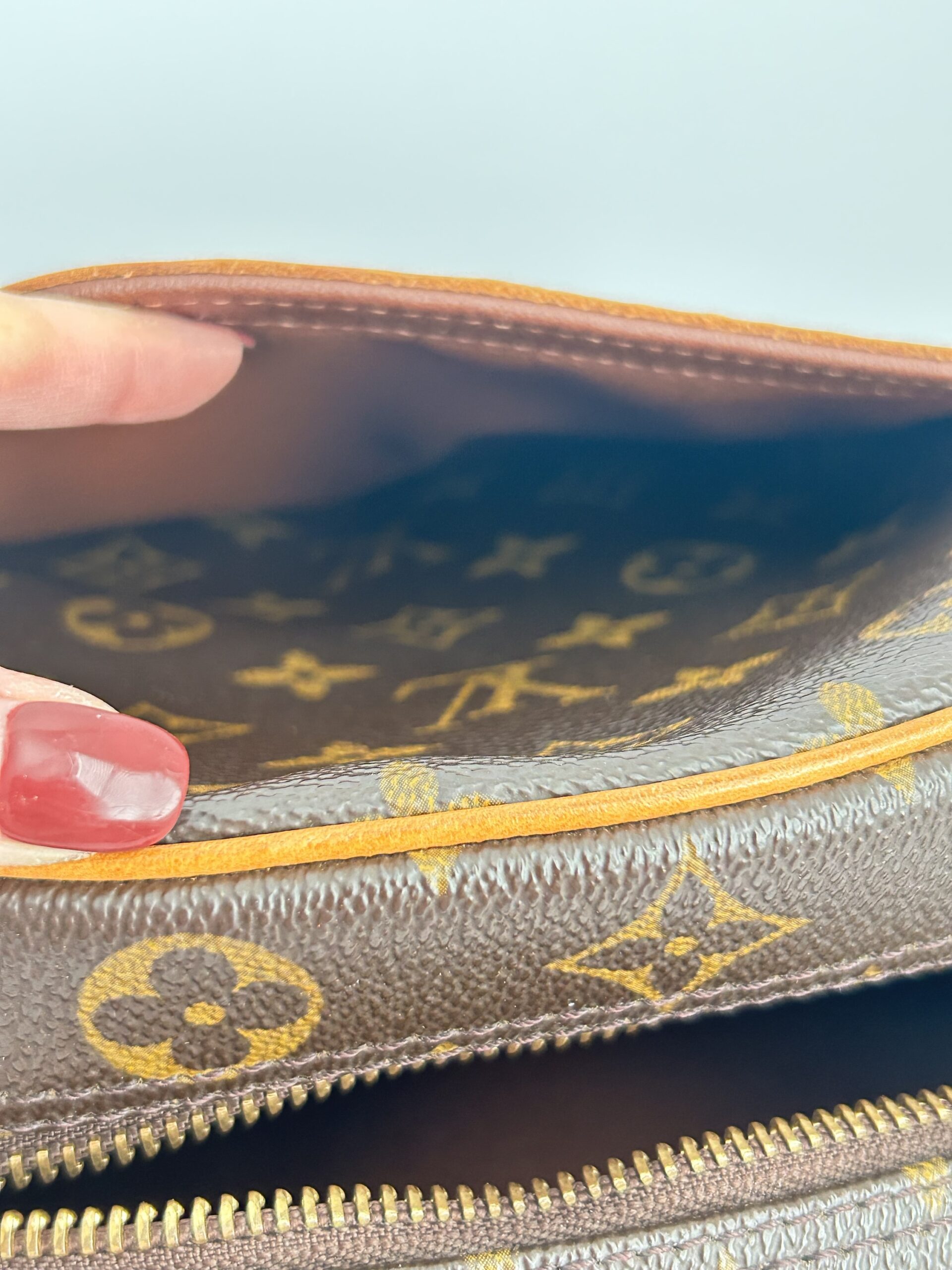 Louis Vuitton Blois Monogram - Image 4