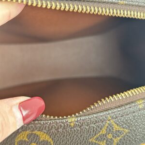 Louis Vuitton Blois Monogram - Image 10