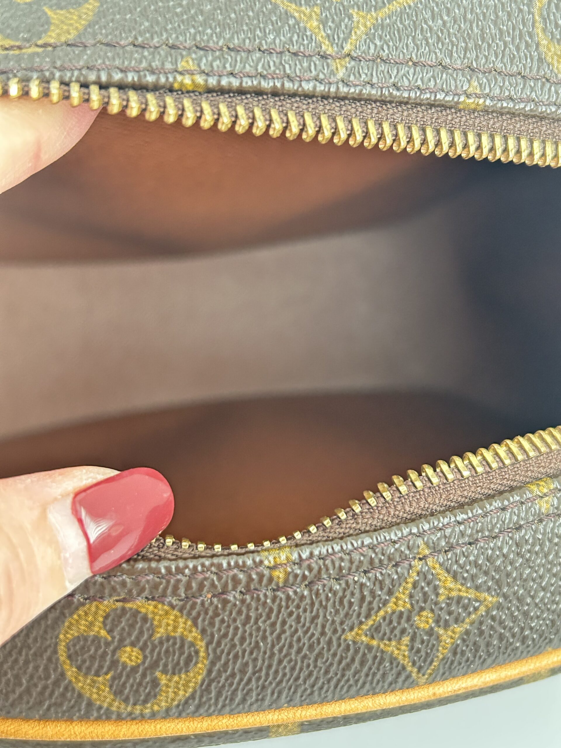 Louis Vuitton Blois Monogram - Image 10