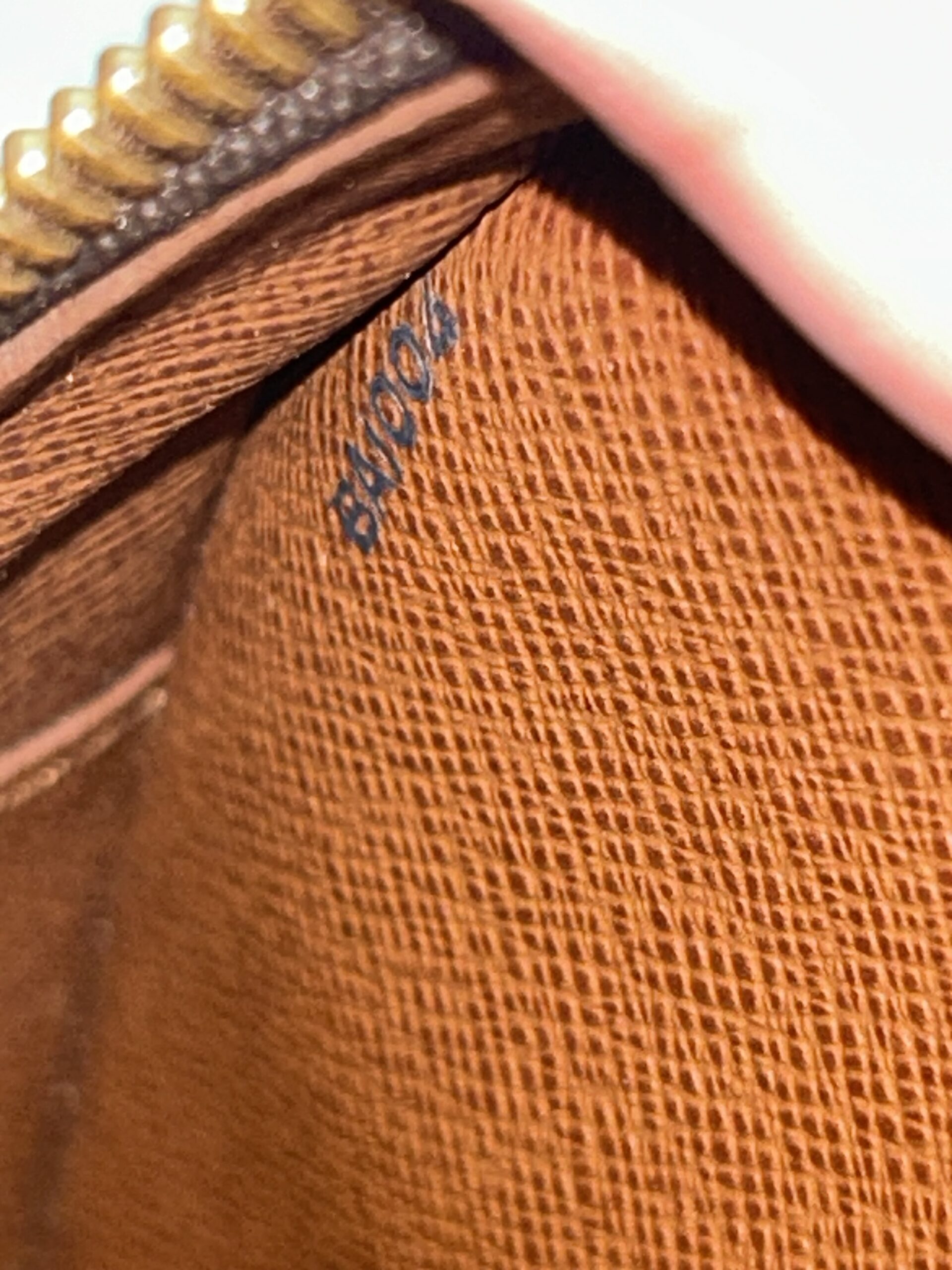 Louis Vuitton Blois Monogram - Image 12