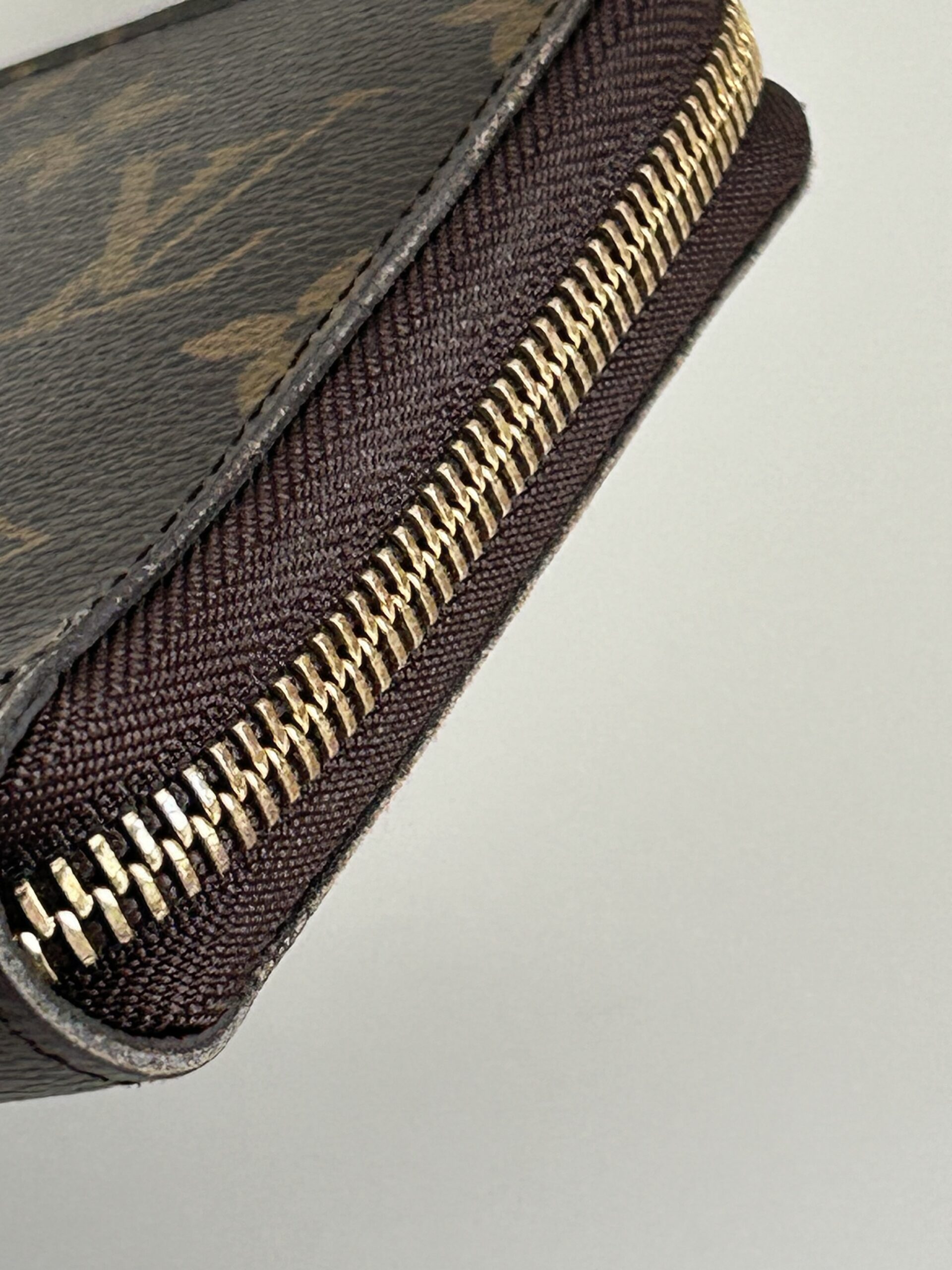 Louis Vuitton Zippy Travel Organizer Wallet Monogram - Image 10