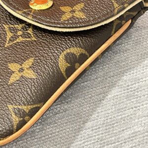 Louis Vuitton Etui Monogram Pouch - Image 10