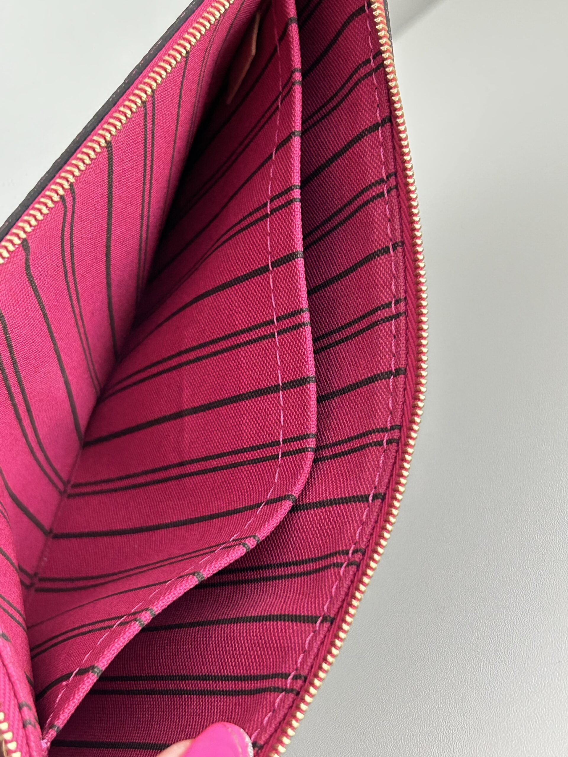 Louis Vuitton Neverfull Wristlet Pochette FUSCHIA Pink - Image 4